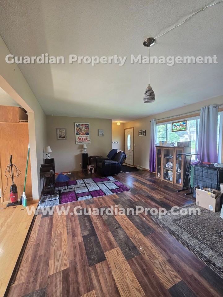 6503 Zealand Ln N - Photo 3 of 16