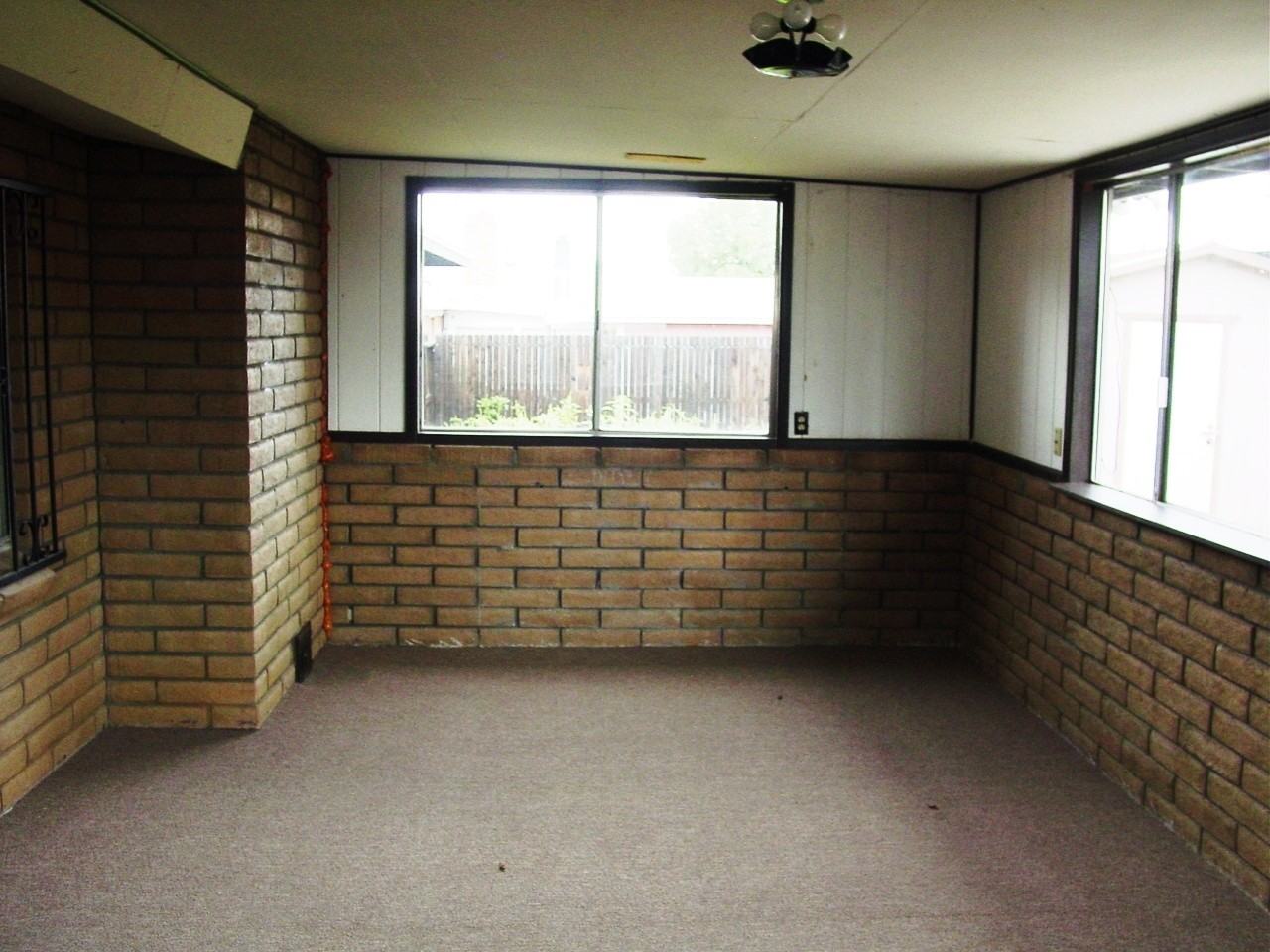 295 Duchess Dr - Photo 6 of 7