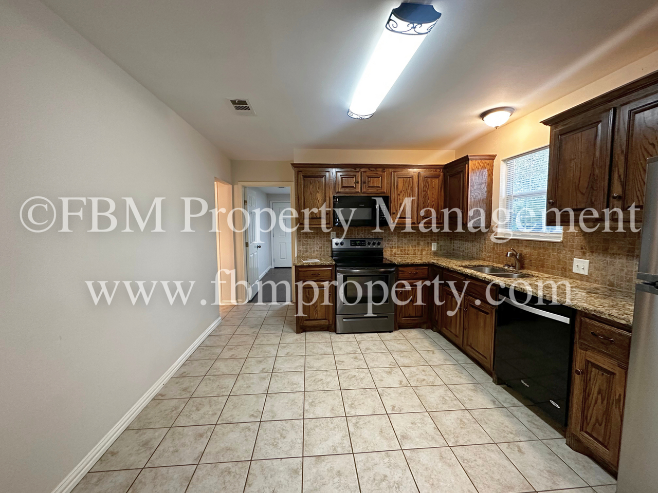 1020 N Beaton St - Photo 4 of 17