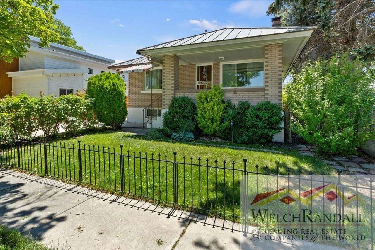 366 E Hampton Ave - Photo 2 of 26