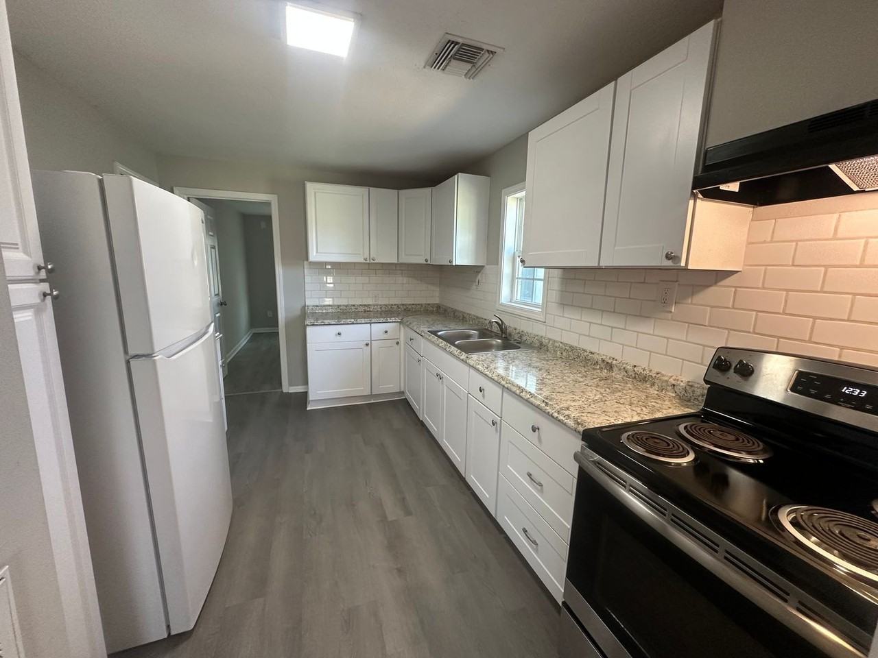 1018 Falls St - Photo 3 of 6