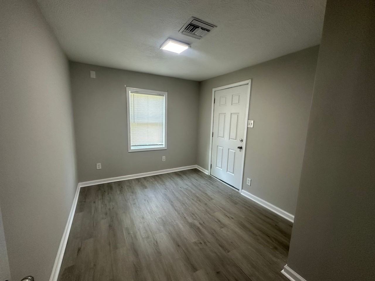 1018 Falls St - Photo 4 of 6