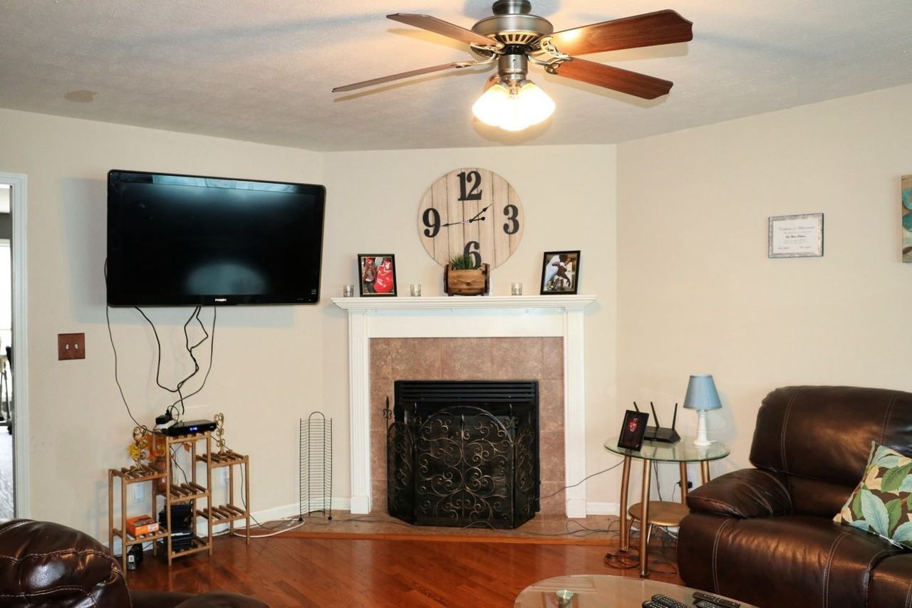 3657 Aurora Dr - Photo 2 of 24