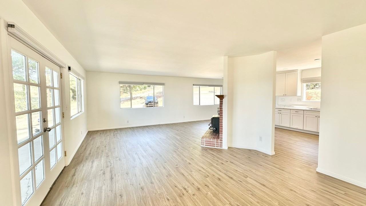 15626 Adams Dr - Photo 7 of 43