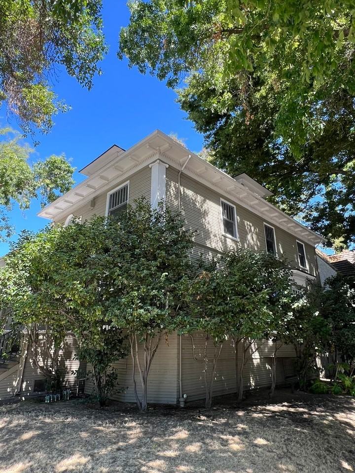 1731 I St - Photo 2 of 20
