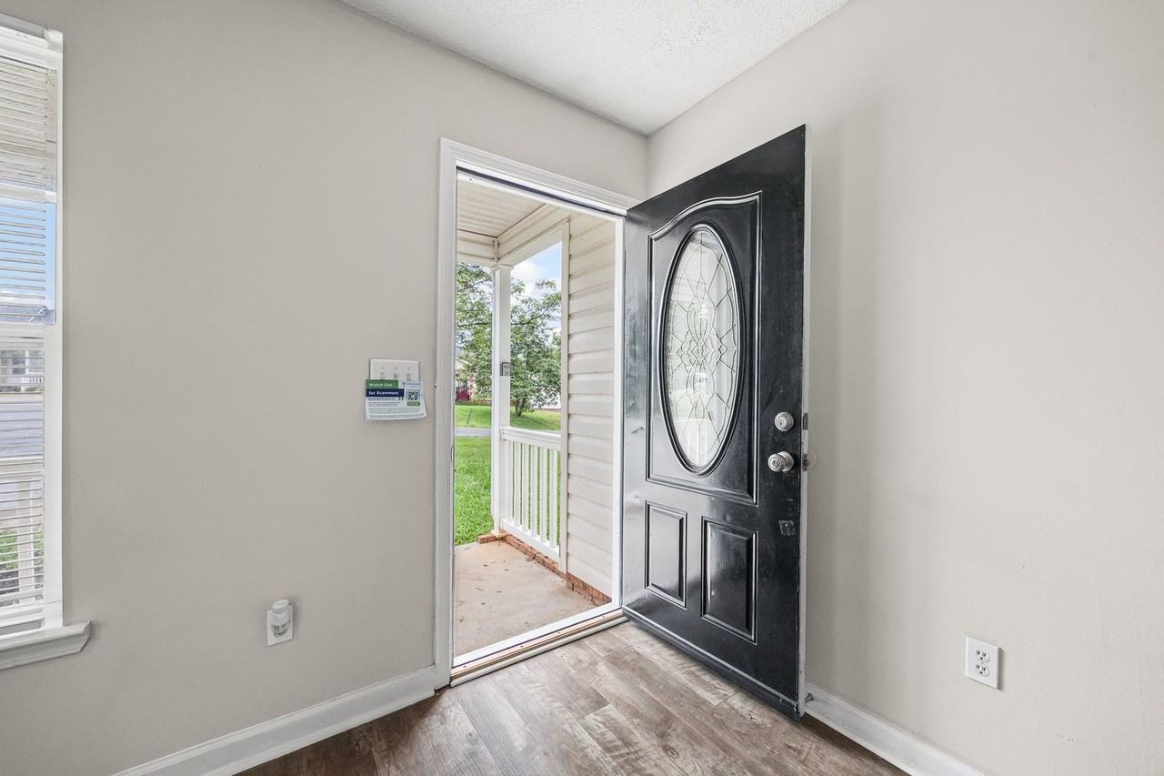 429 Merrygo Dr - Photo 3 of 26