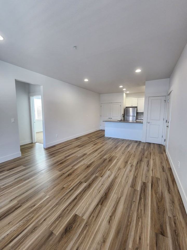 1065 Clearview Ave Ne #201 - Photo 5 of 19