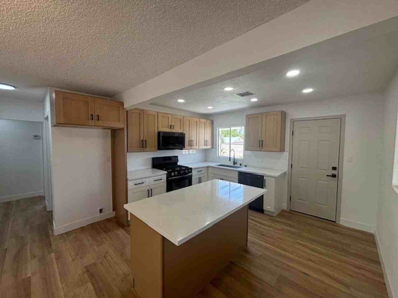 148 Fir St - Photo 2 of 12