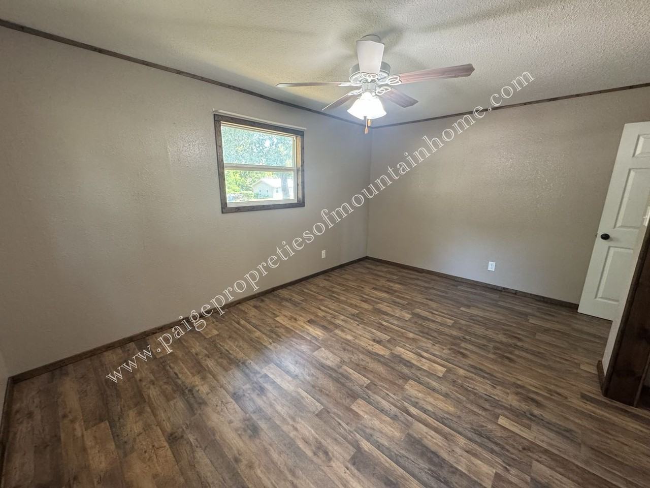 1016 Kentwood Drive - Photo 3 of 17