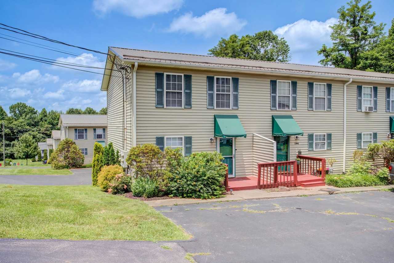 2244 Forest Acres Dr - Photo 2 of 26