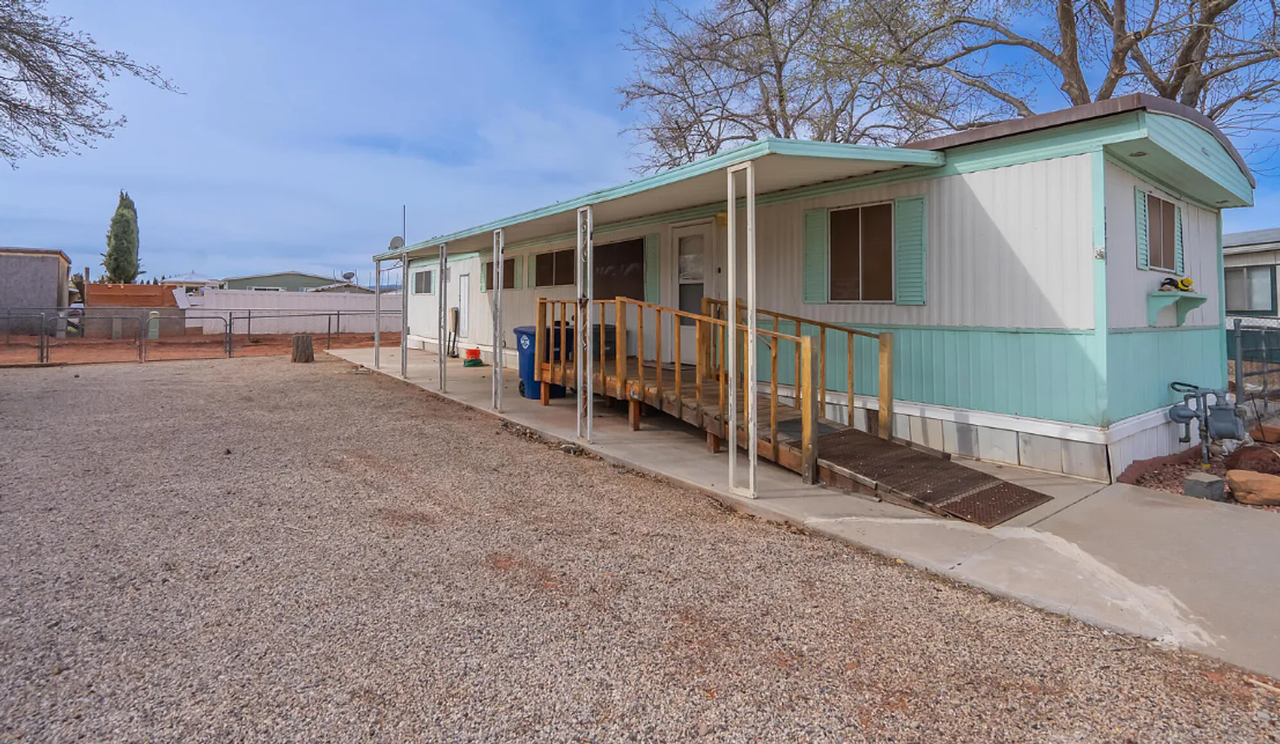 1979 W 1575 N - Photo 2 of 38