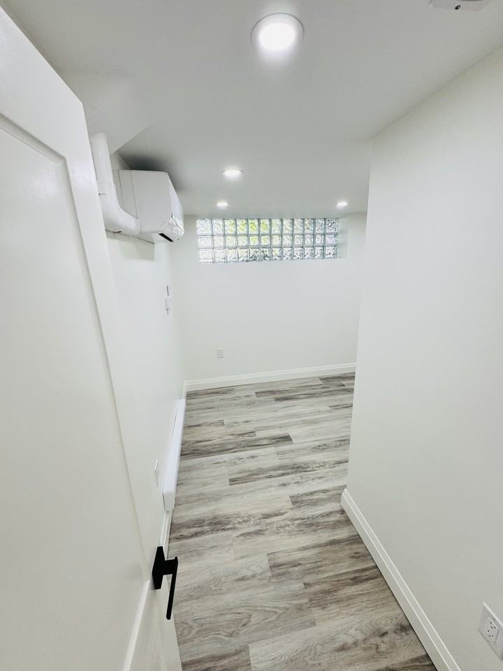 Hickson Dr & Ottawa St N - Photo 5 of 7