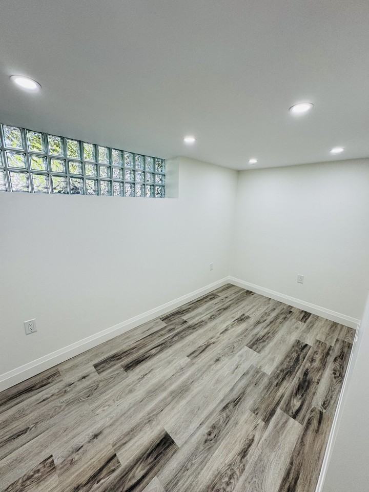 Hickson Dr & Ottawa St N - Photo 6 of 7