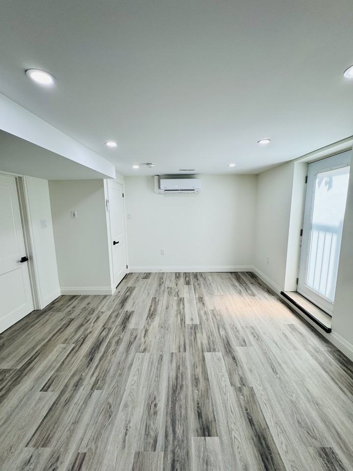 Hickson Dr & Ottawa St N - Photo 4 of 7