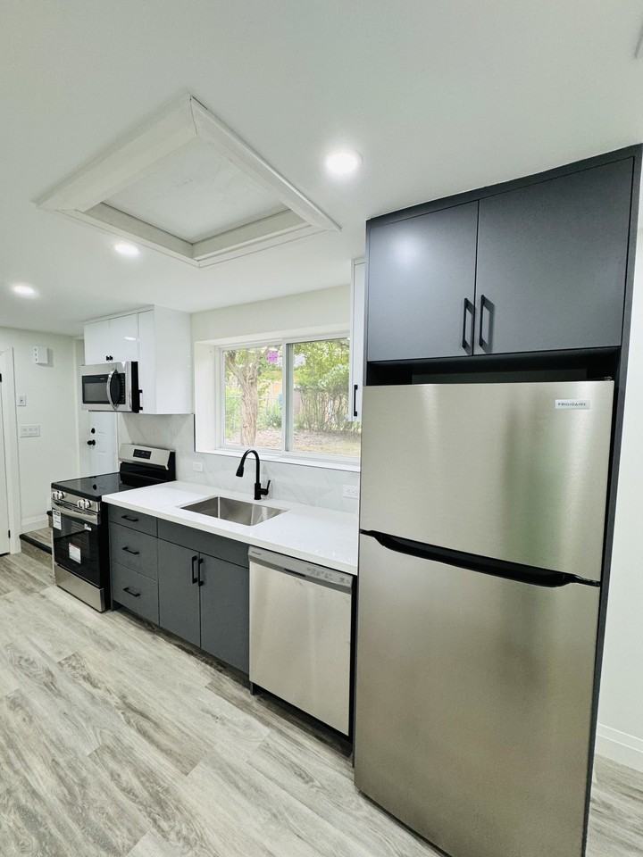 Hickson Dr & Ottawa St N - Photo 2 of 5