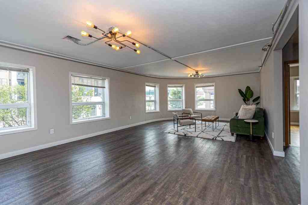 316 Broadway St - Photo 4 of 23