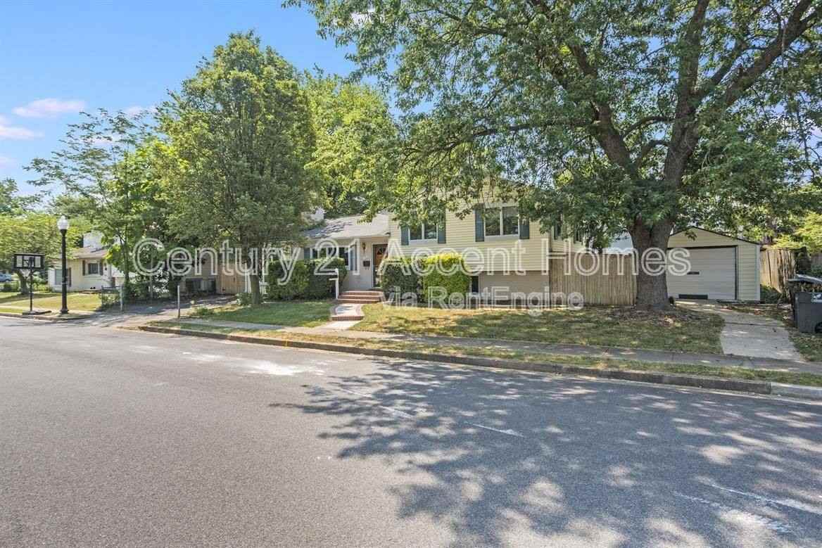 5912 3rd St S - Photo 2 of 10