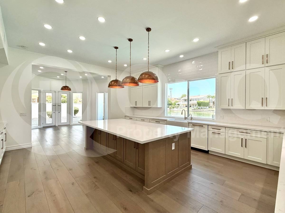 1523 E Treasure Cove Dr - Photo 3 of 10