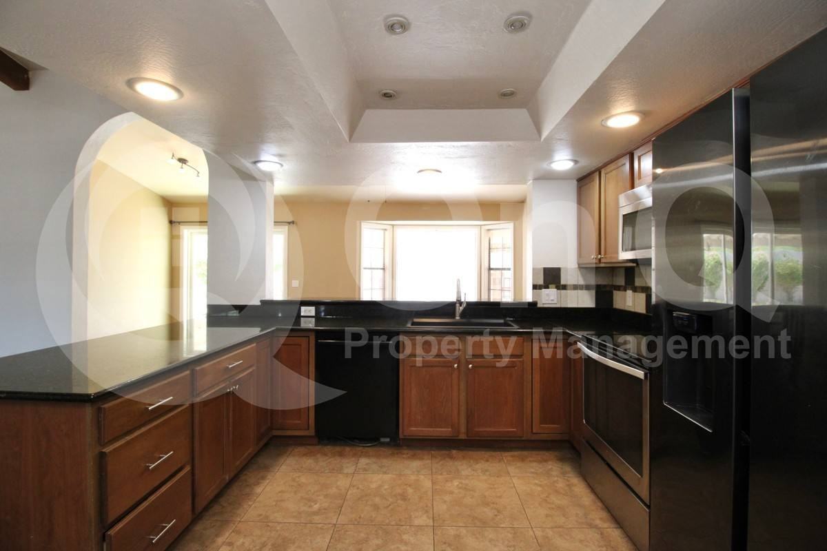 2827 E Adobe St - Photo 3 of 10