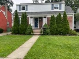 featured image of 17 Birchwood Dr