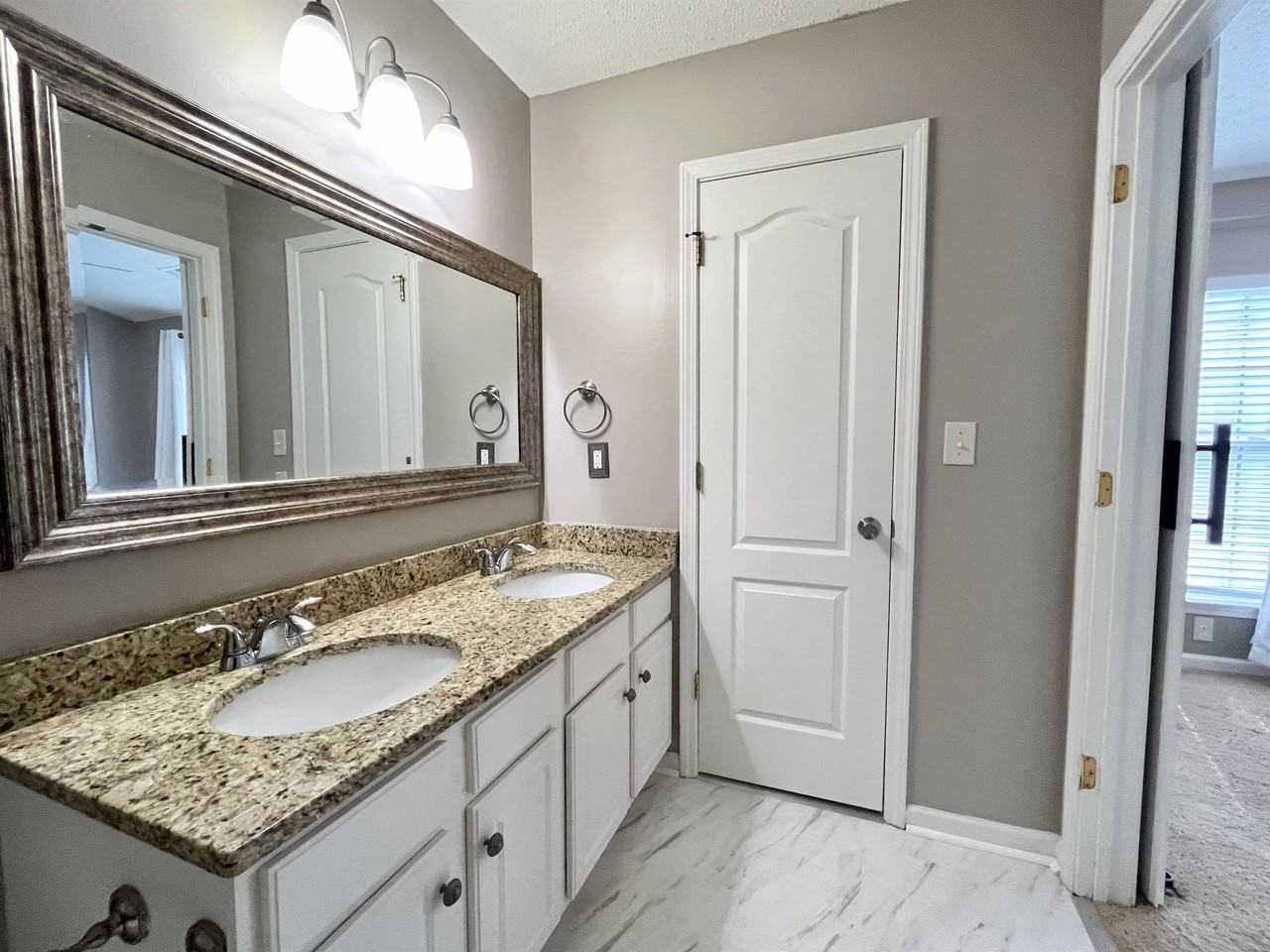 3928 Elizabeth Glen Way #1 - Photo 4 of 11