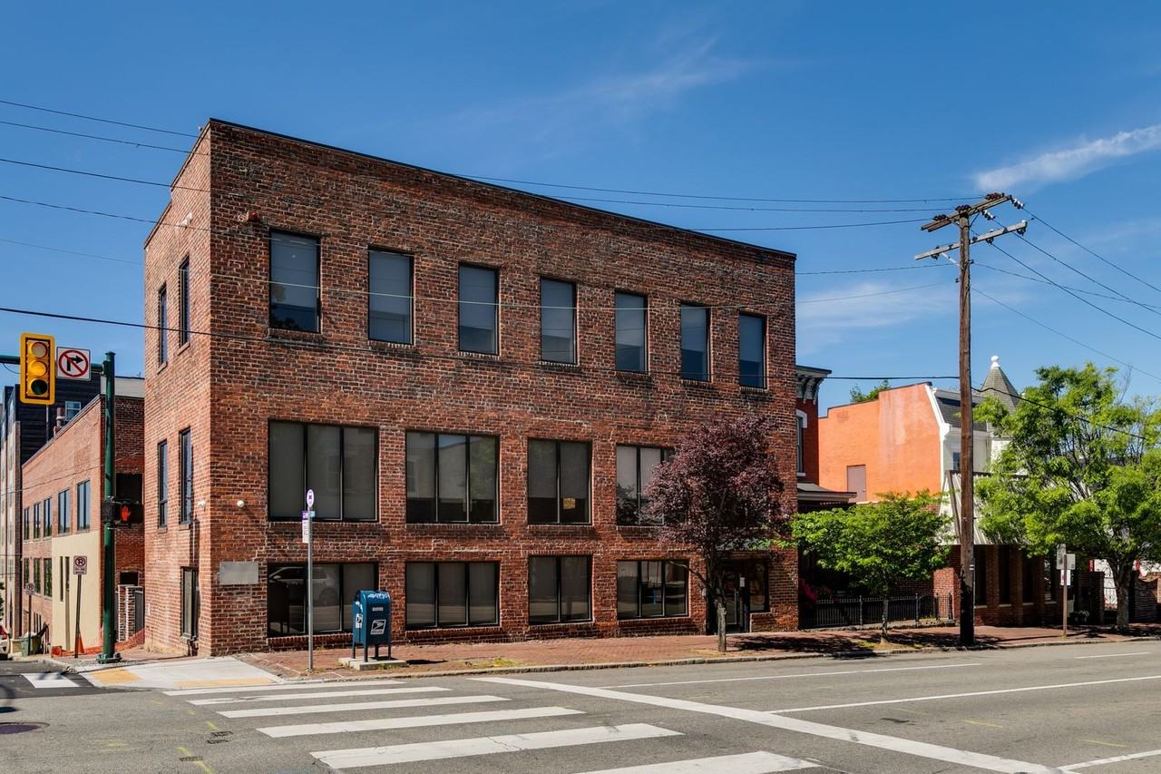 1 West Cary Apartments - Photo 2 of 37