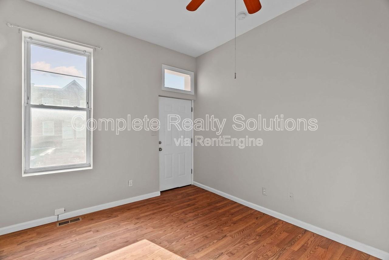 3021 Iowa Ave #1F - Photo 3 of 18