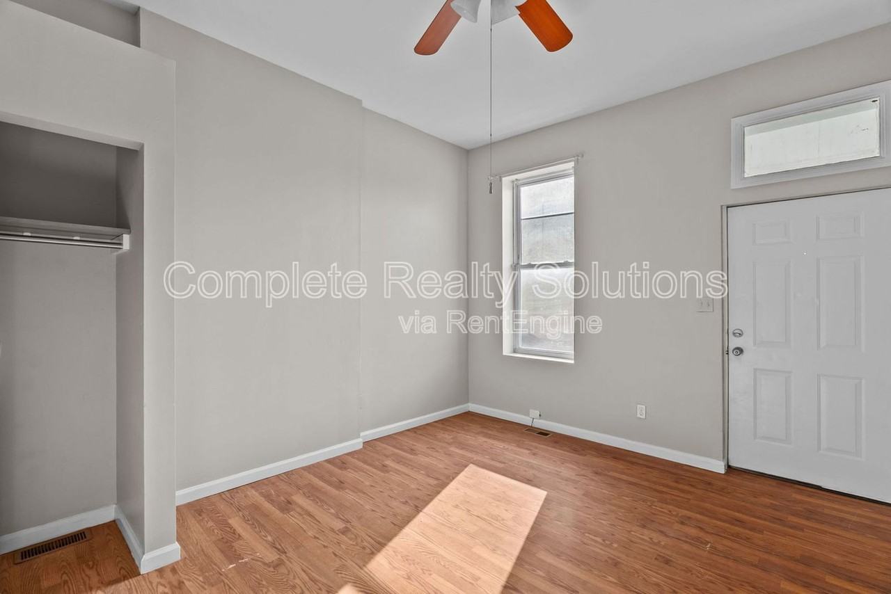 3021 Iowa Ave #1F - Photo 4 of 18