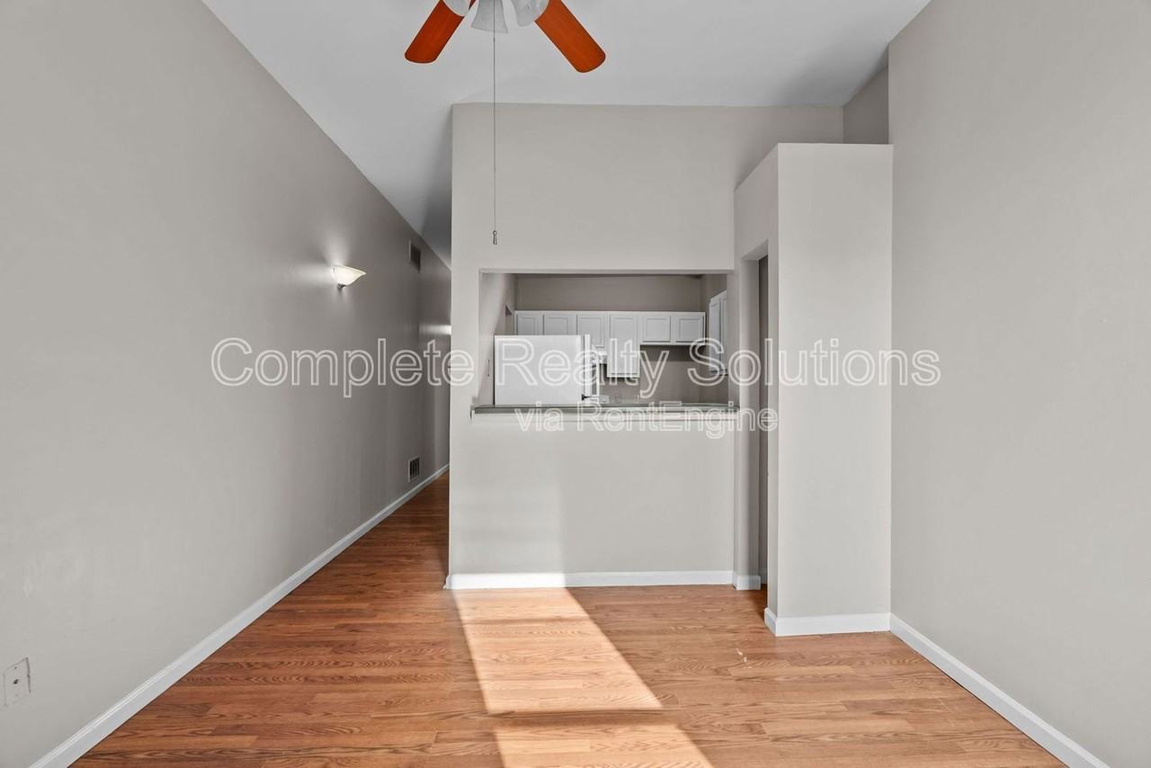 3021 Iowa Ave #1F - Photo 5 of 18