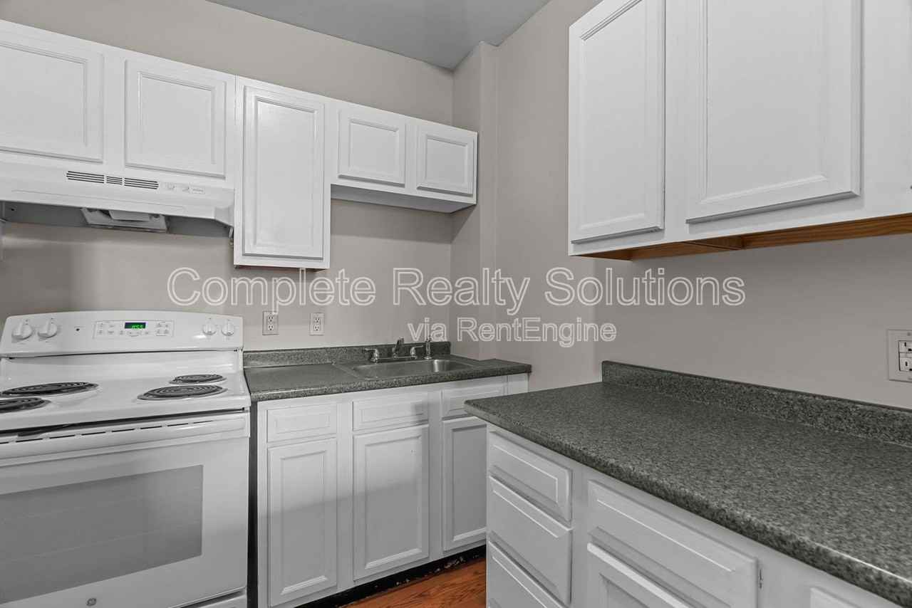 3021 Iowa Ave #1F - Photo 7 of 18