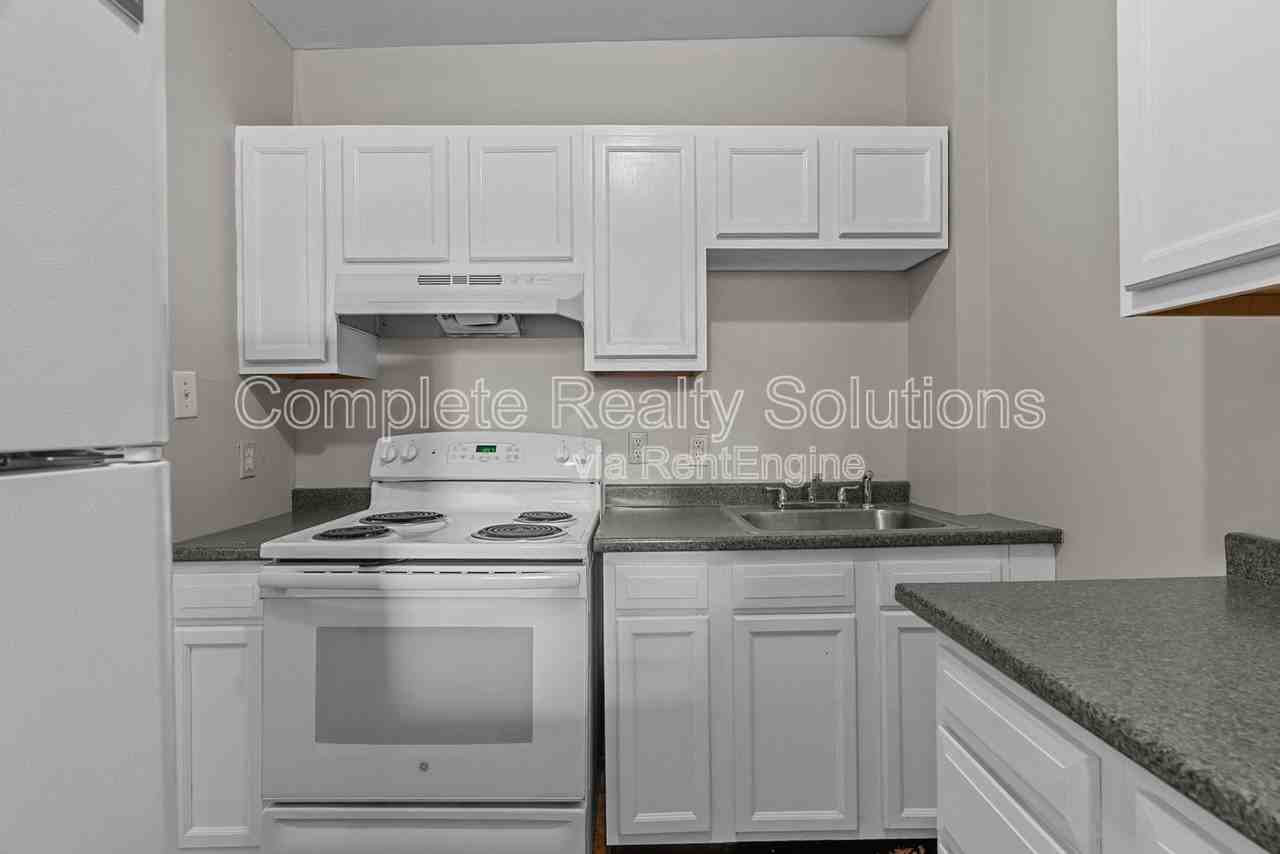 3021 Iowa Ave #1F - Photo 6 of 18