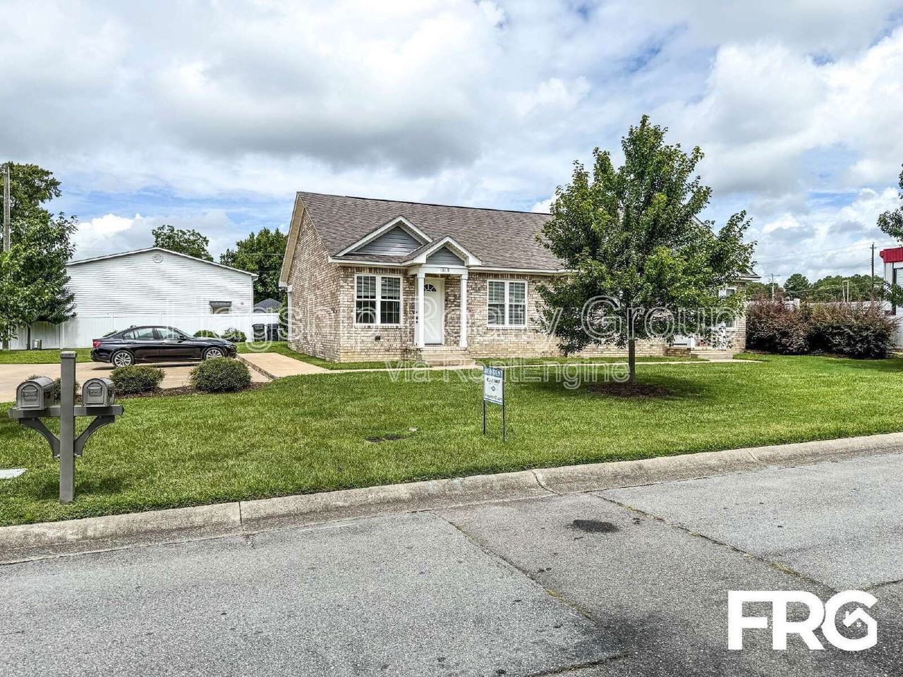 101 Glenwood Trl #B - Photo 2 of 50