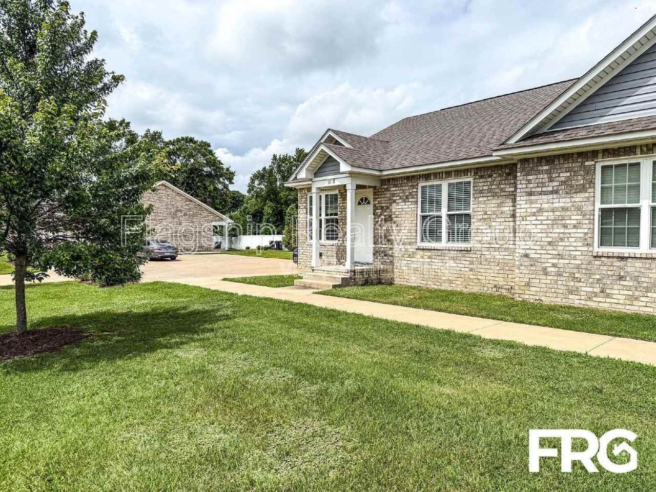 101 Glenwood Trl #B - Photo 3 of 50