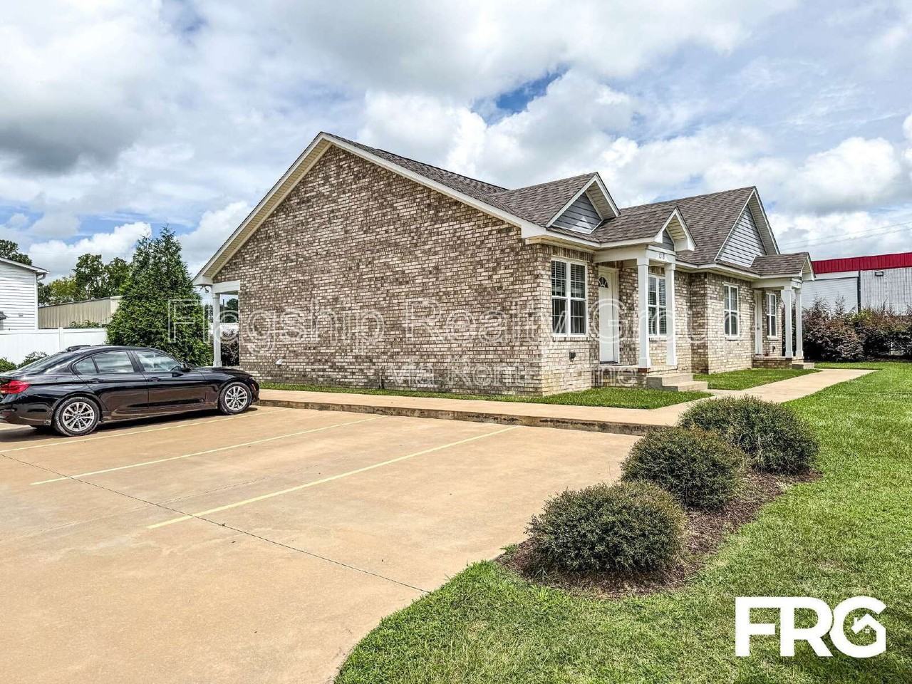 101 Glenwood Trl #B - Photo 4 of 50