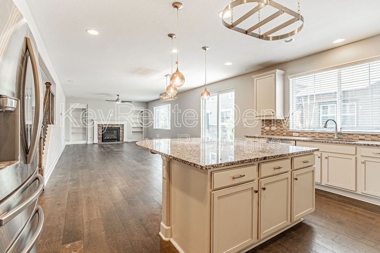 7823 S Quantock Way - Photo 3 of 50