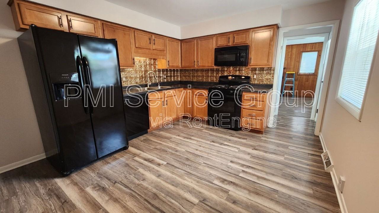 229 Hickory St - Photo 2 of 26