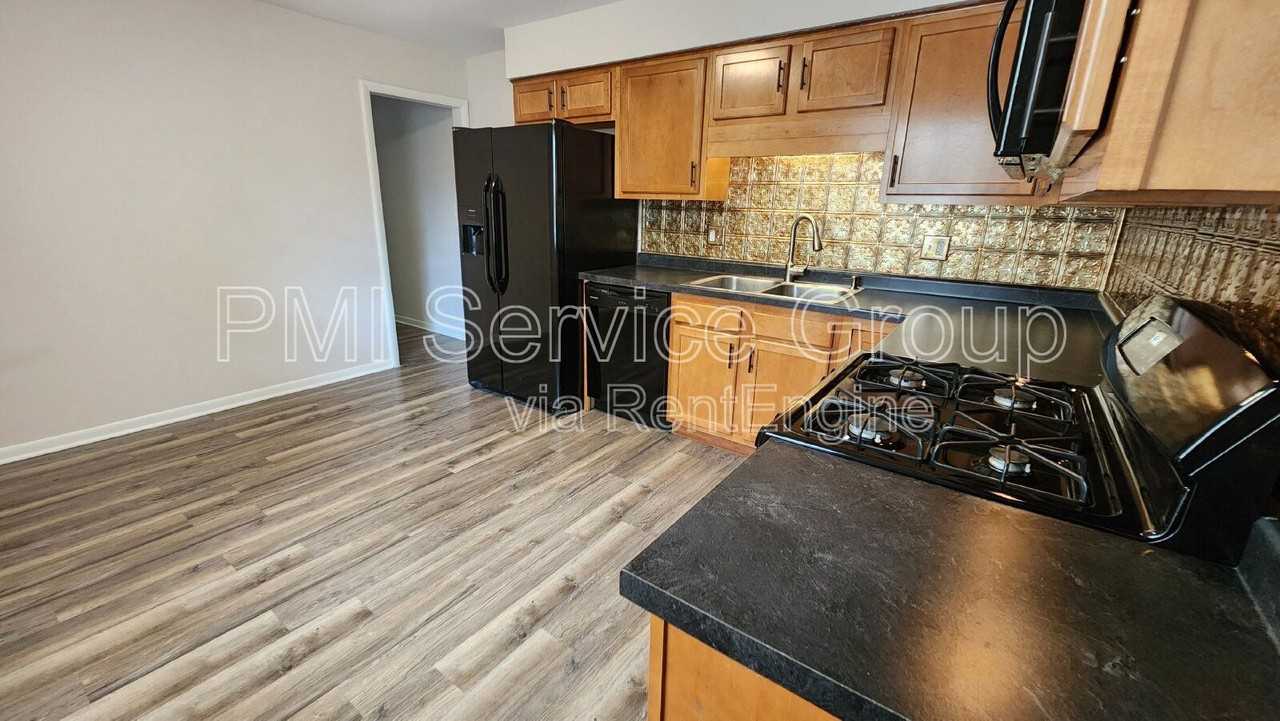 229 Hickory St - Photo 3 of 26