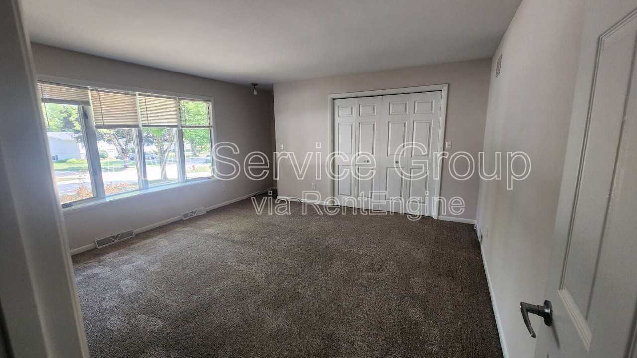 229 Hickory St - Photo 4 of 26