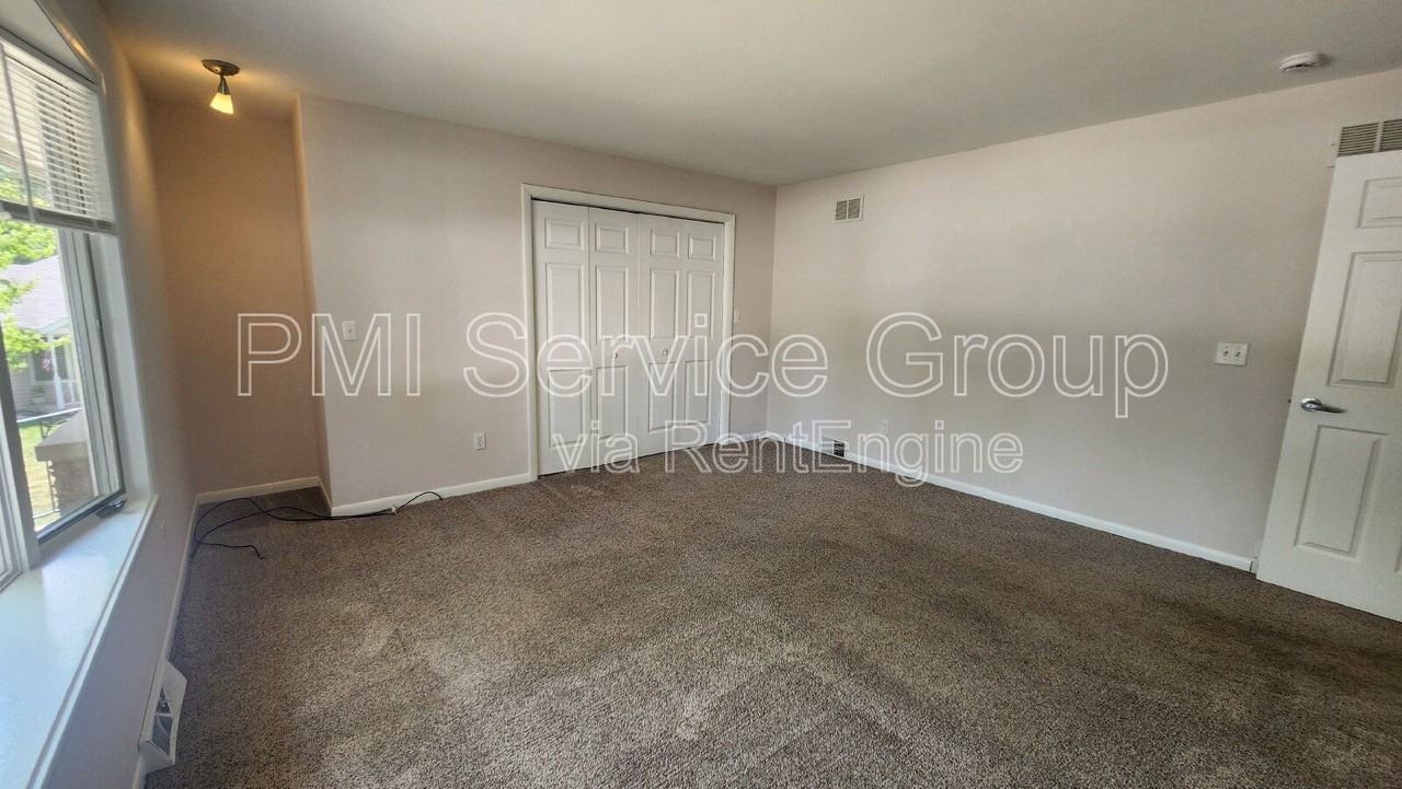 229 Hickory St - Photo 5 of 26