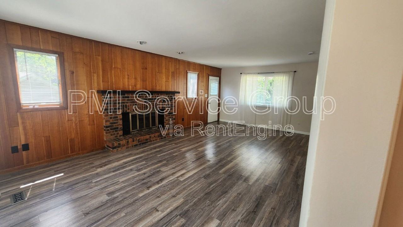 229 Hickory St - Photo 7 of 26