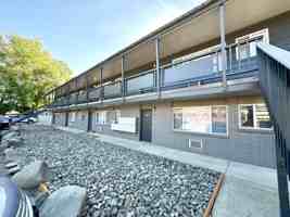 featured image of 2000 N Walnut St