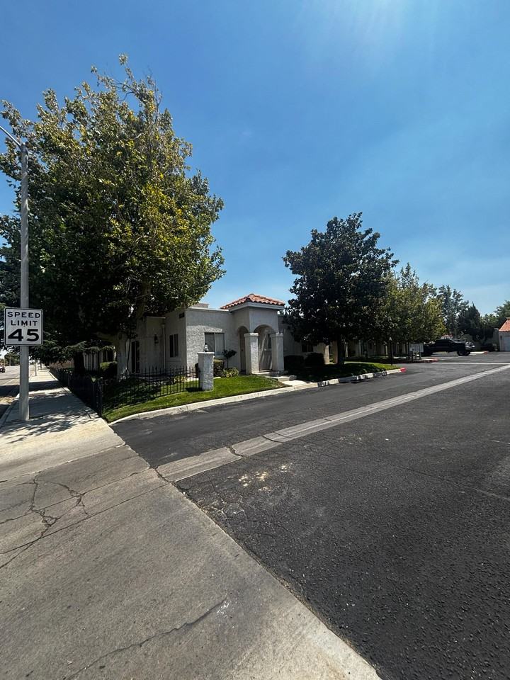 Desert Colony Townhomes - Photo 3 of 4