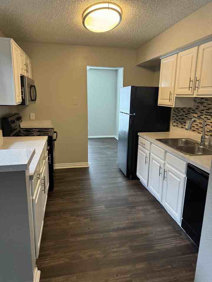 5973 Westcreek Dr - Photo 3 of 14