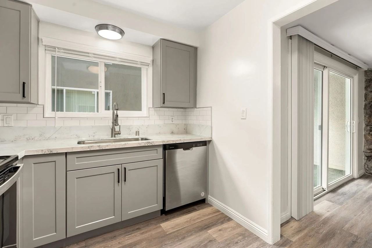 Florentine Apartments - Photo 3 of 44