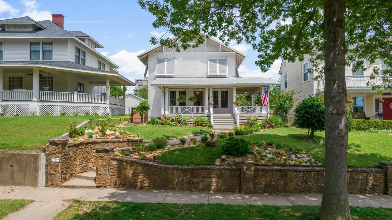 1607 S Elwood Ave - Photo 2 of 50