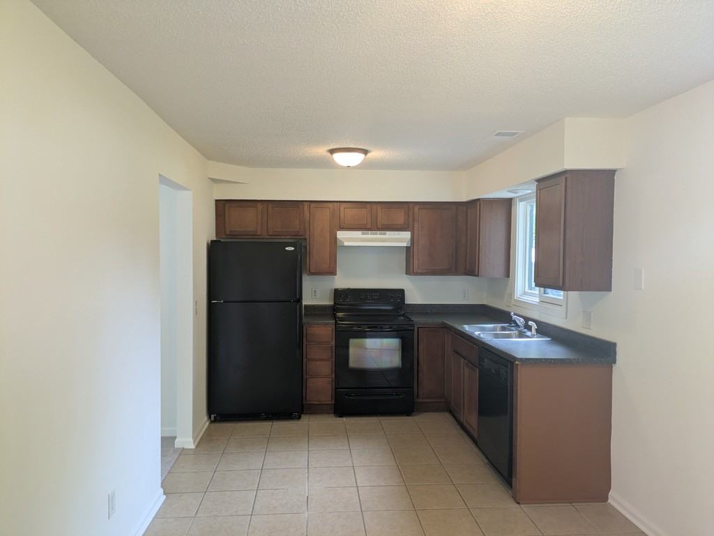 12908 Belle Aire Dr #1 - Photo 2 of 11