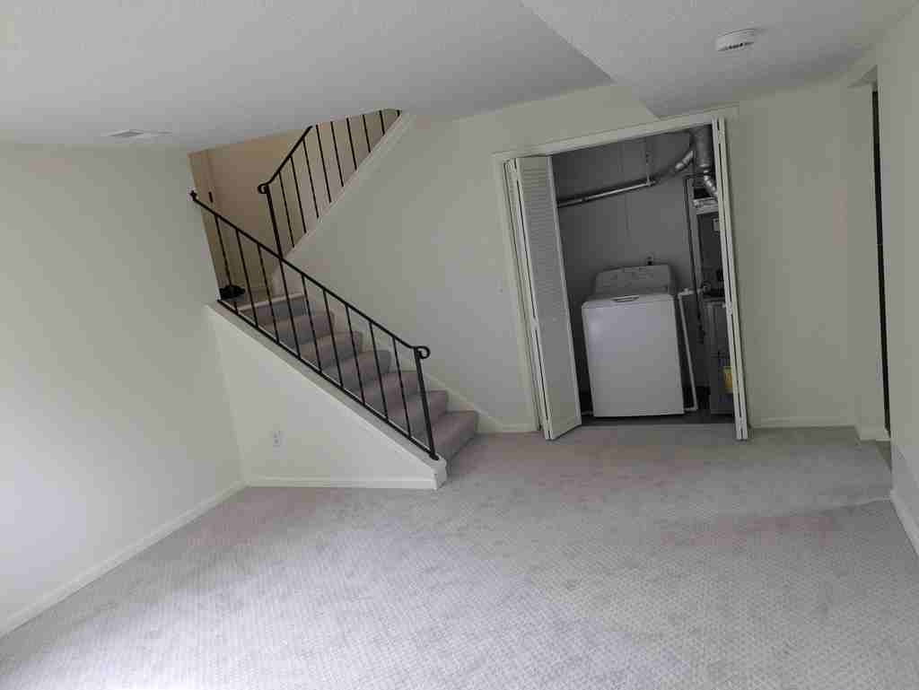 12908 Belle Aire Dr #1 - Photo 5 of 11