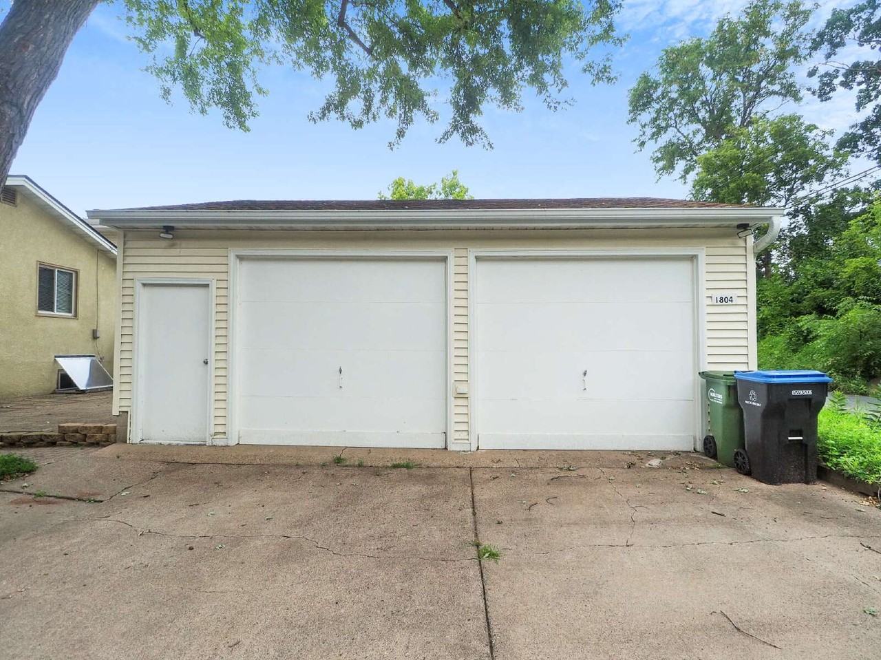 1804 Eustis St - Photo 2 of 17