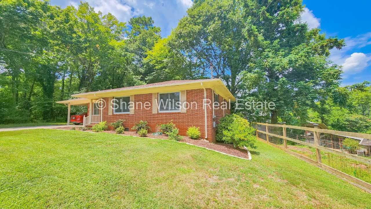 916 Hardwick Cir - Photo 3 of 15