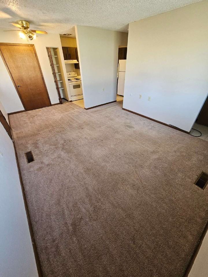 102 8th Ave Nw #14D - Photo 2 of 8